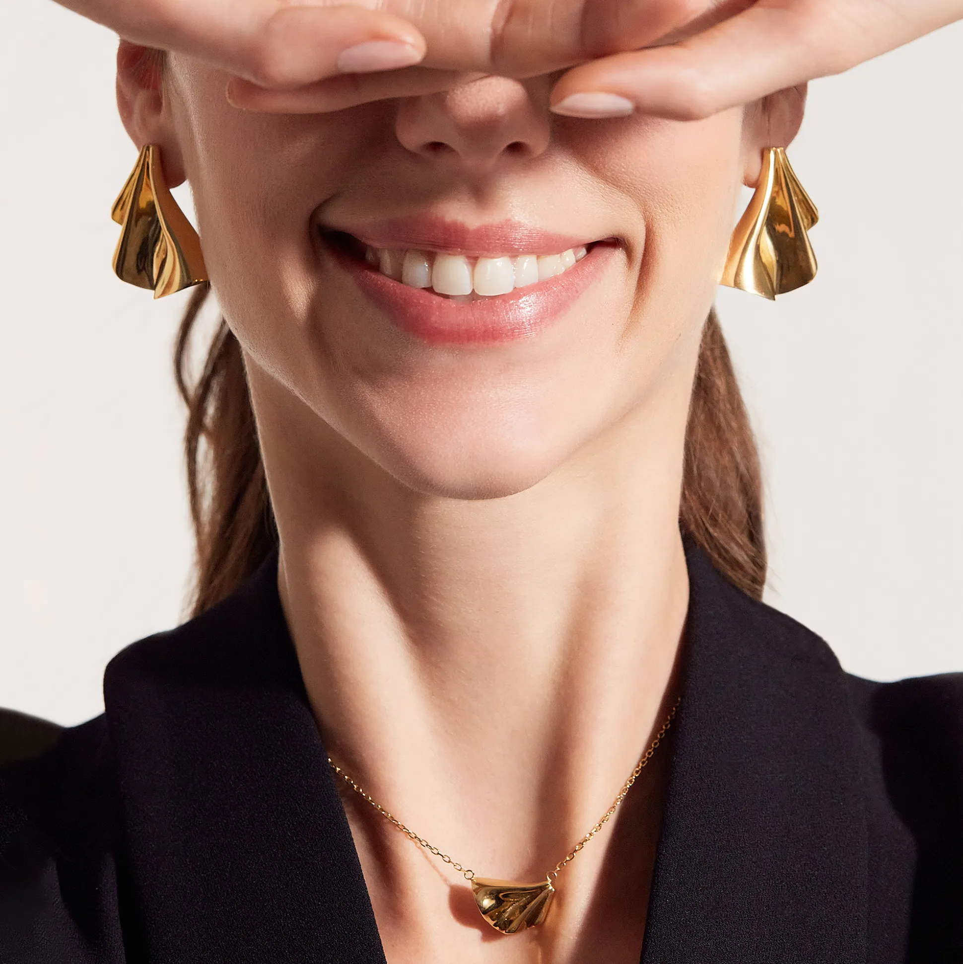 PLISSE”-GOLD COLORED STEEL NECKLACE