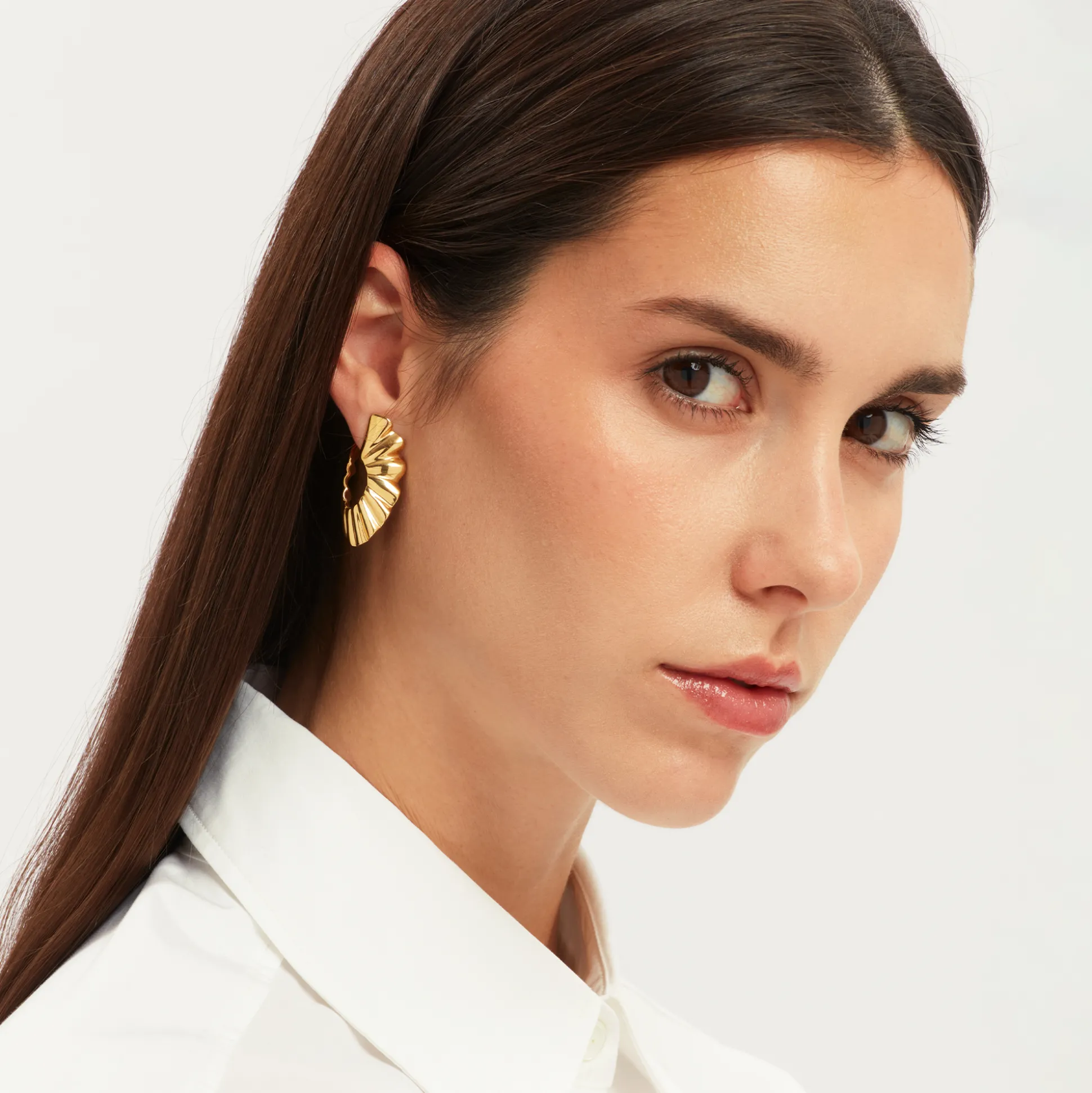 PLISSE”-IP GOLD PLISSE EARRING